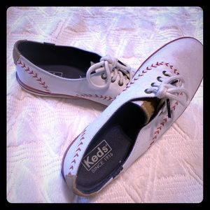 Women’s off white baseball canvas keds